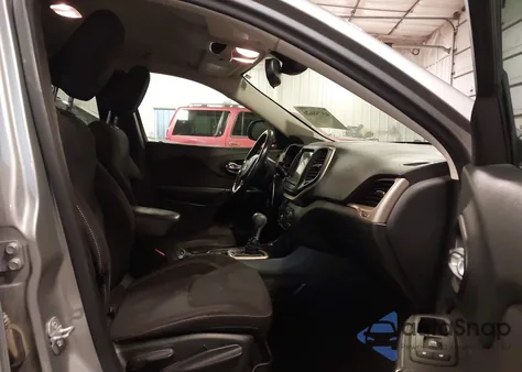 2015 Jeep Cherokee Latitude z USA, uszkodzony, nr VIN 1C4PJMCB6FW669041